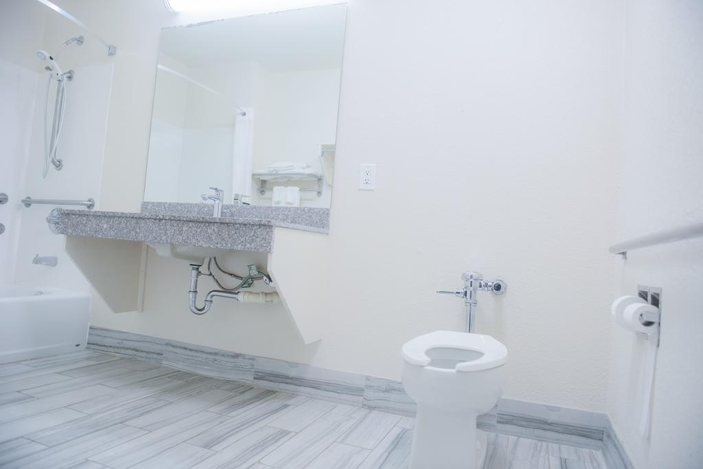 Days Inn & Suites By Wyndham Athens Room photo